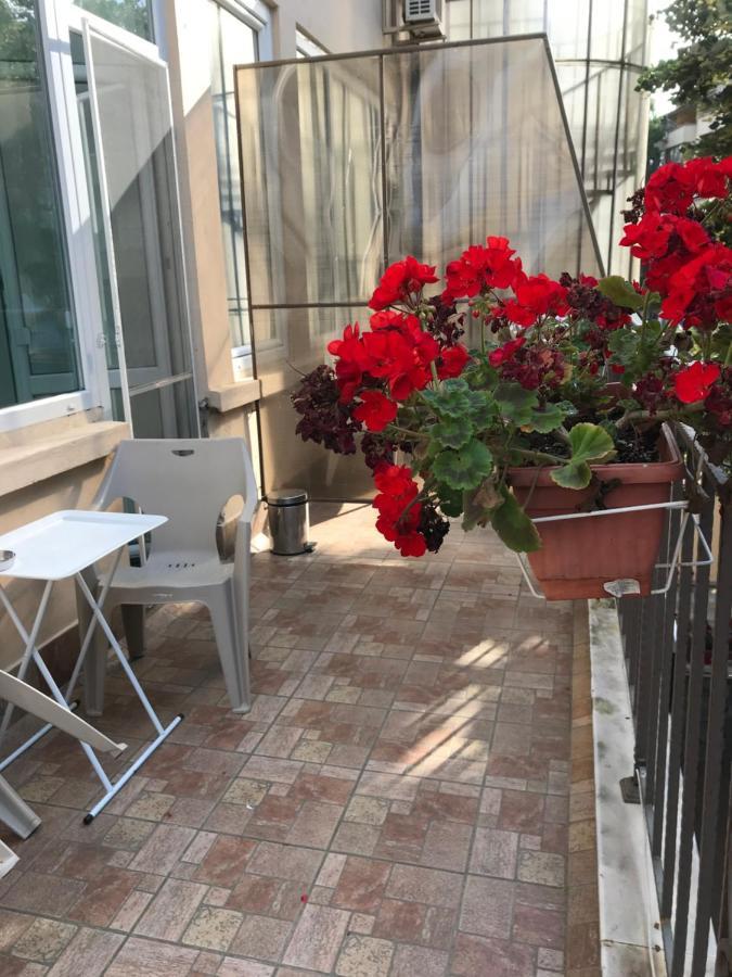 White Rose Guest Rooms Burgas City Eksteriør billede