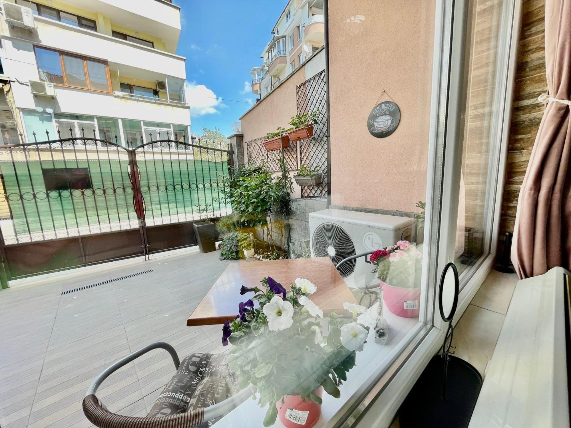 White Rose Guest Rooms Burgas City Eksteriør billede