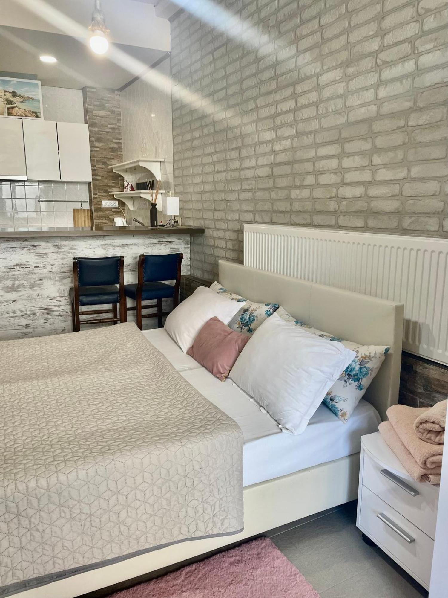 White Rose Guest Rooms Burgas City Eksteriør billede
