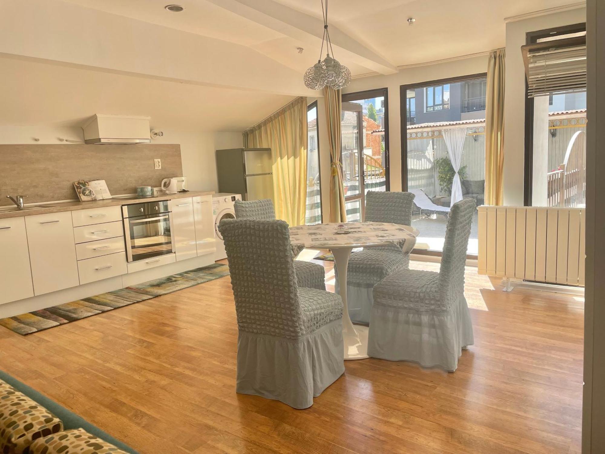 White Rose Guest Rooms Burgas City Eksteriør billede