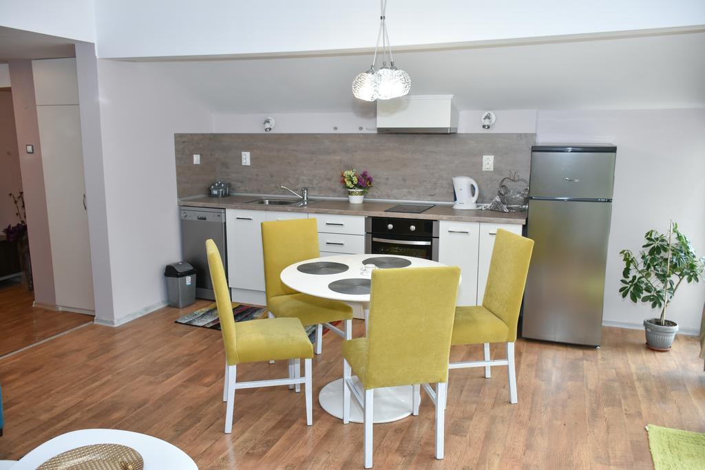 White Rose Guest Rooms Burgas City Eksteriør billede