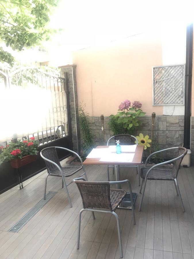 White Rose Guest Rooms Burgas City Eksteriør billede