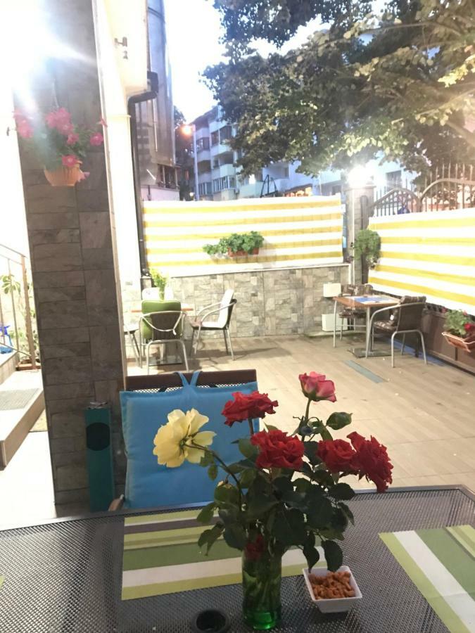 White Rose Guest Rooms Burgas City Eksteriør billede
